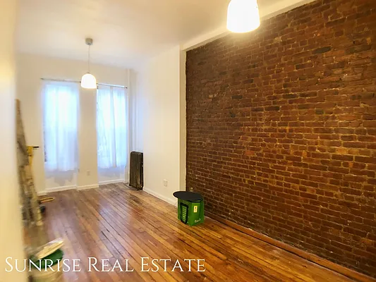 Rented by Sunrise Real Estate | media 38