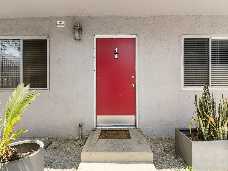 1121 Daisy Avenue — Photo 43