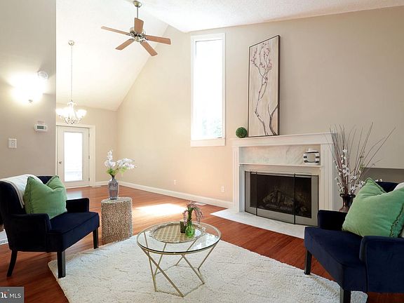 2nd image of 1845 Woodledge Dr