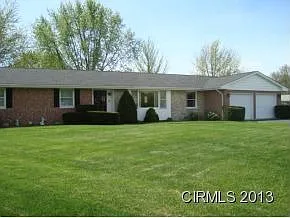 413 Holiday Dr photo 1