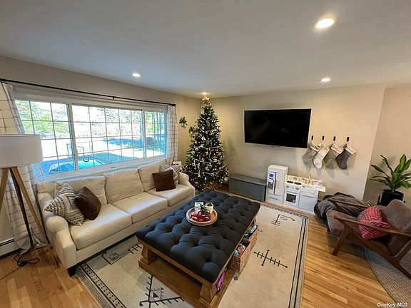 2nd image of 31 Roosevelt Pl
