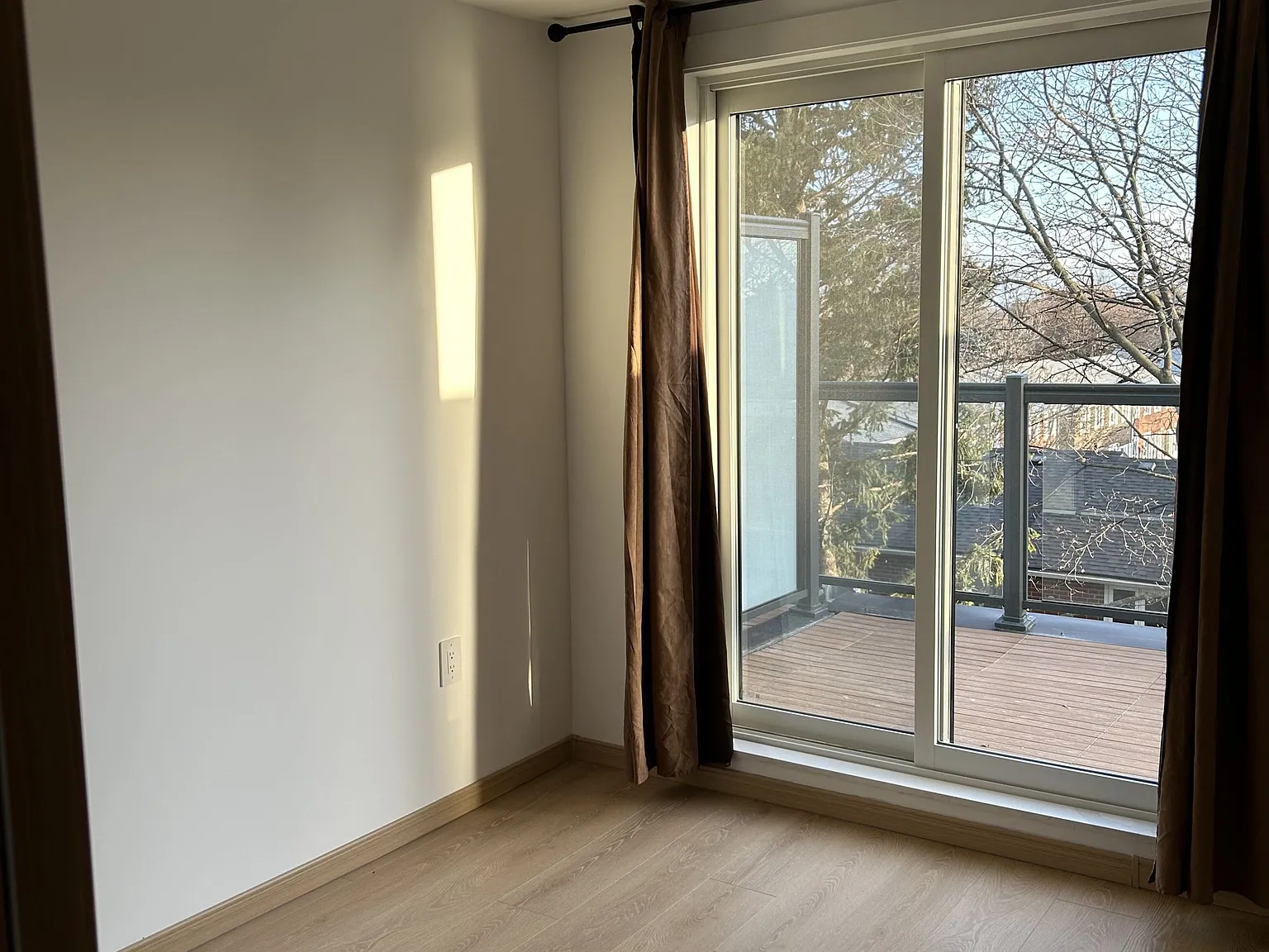 3425 Sheppard Ave E — Photo 2