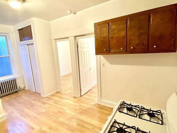 5th image of 2267 28th St APT 2R