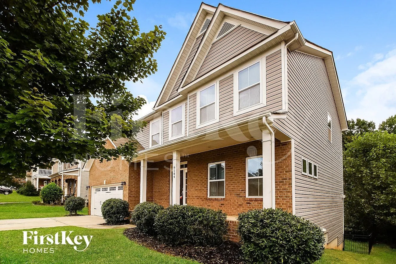 3 bed, 2.5 bath, 2516 sqft, $2,795 — Photo 3