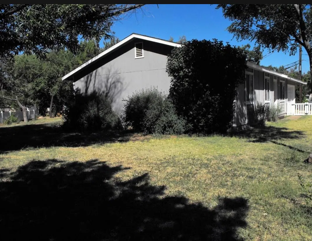 3 bed, 1120 sqft, $1,900 — Photo 2