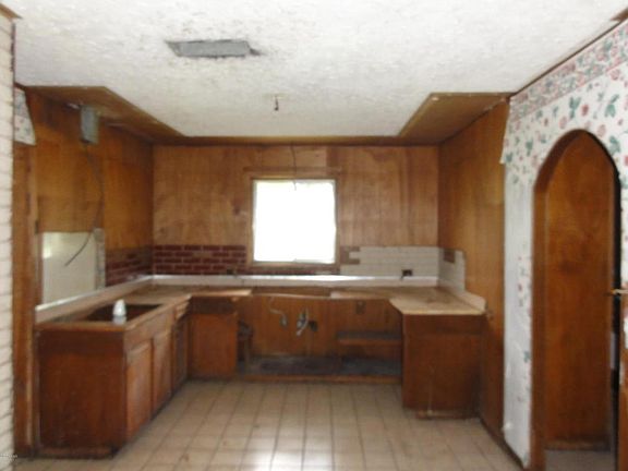5th image of 527 Peach St