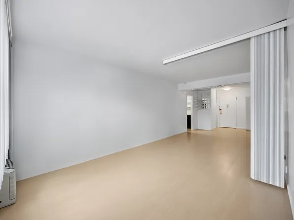 142-05 Roosevelt Avenue image 4 of 13