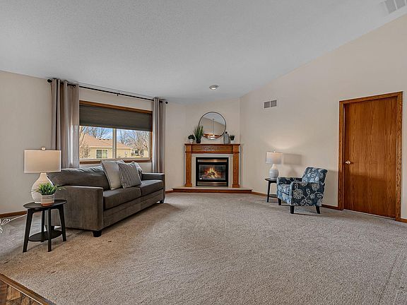 2nd image of 856 Aspen Cir