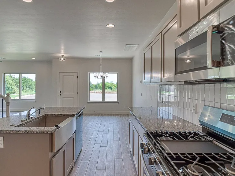 8101 Solare Pl — Photo 14