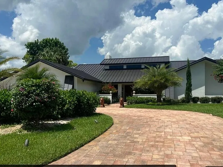 5091 SE Burning Tree Cir — Photo 1