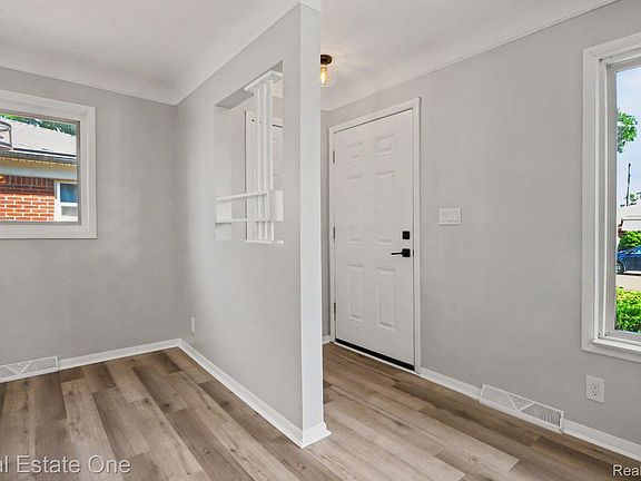 5th image of 24337 Courtland Ave