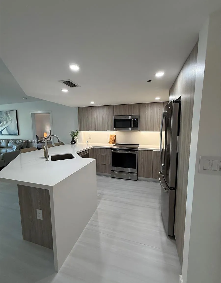 Hallandale Beach Private — Photo 2