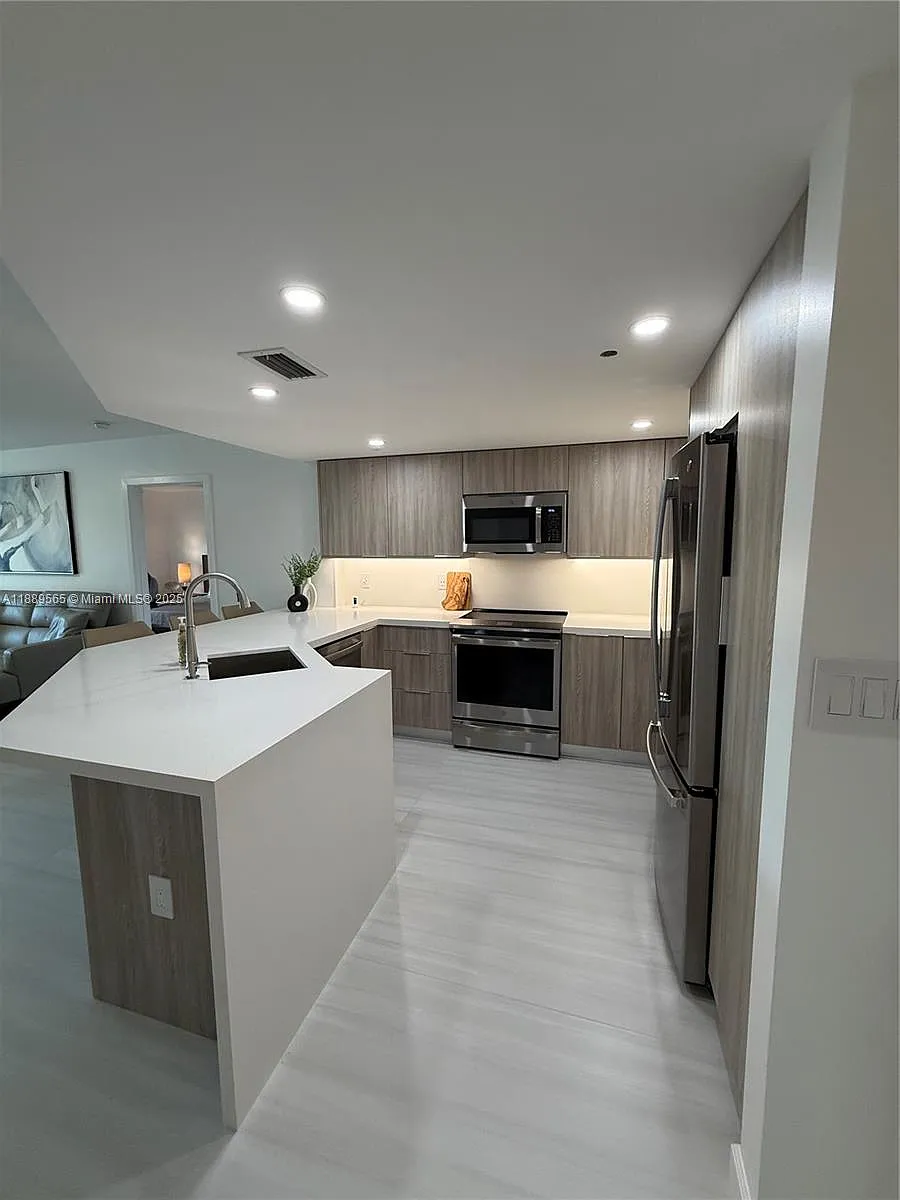 Building Photo - 201 Golden Isles Dr #302