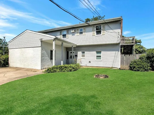 8 Scott Avenue, Deer Park, NY 11729