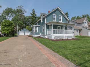 1053 Douglas Ave, Aurora, IL 60505