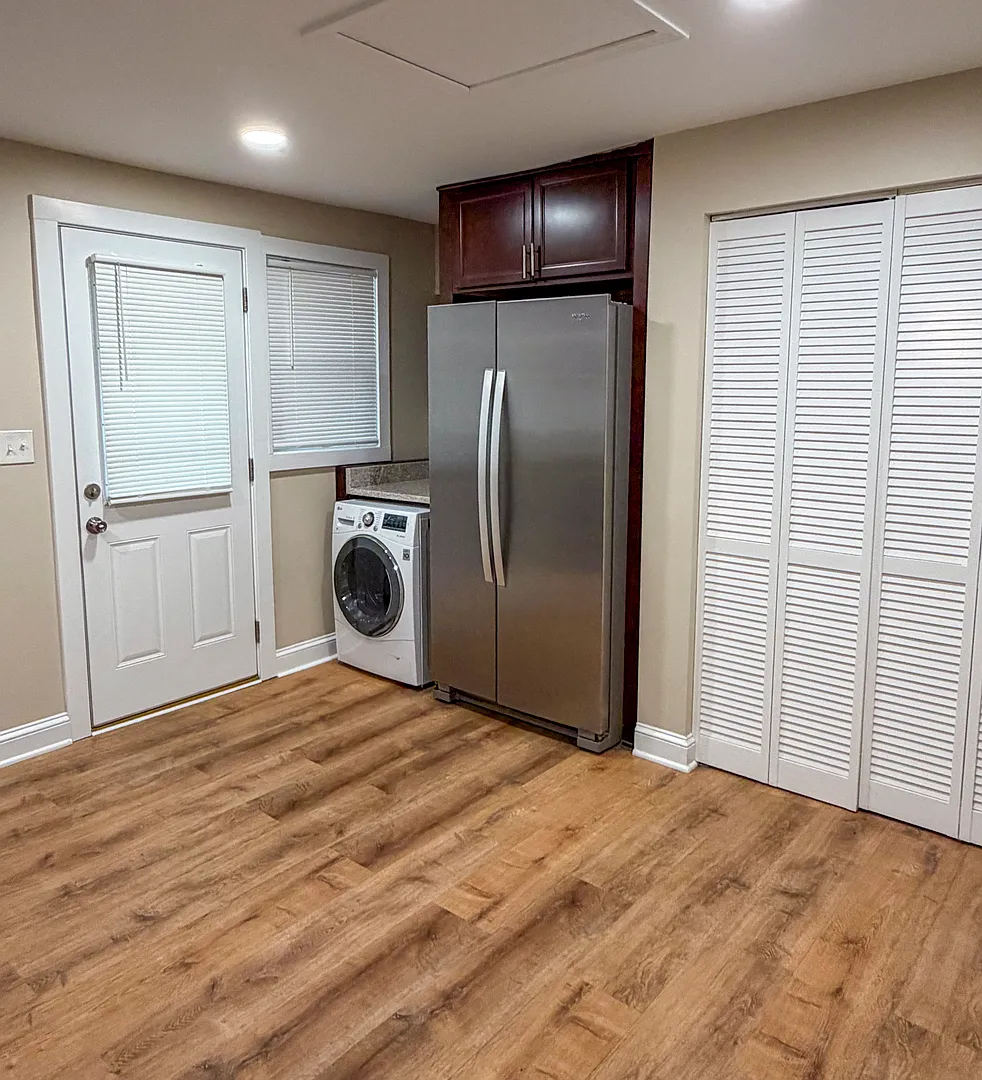 2 bed, 750 sqft, $2,350 — Photo 3