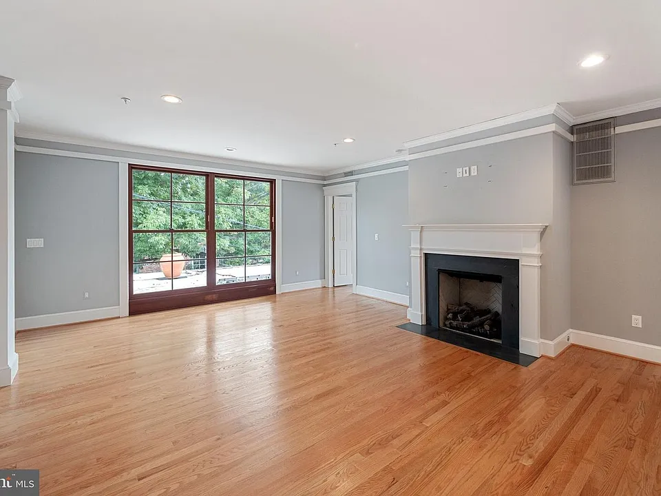 1351 Wisconsin Ave NW #3C