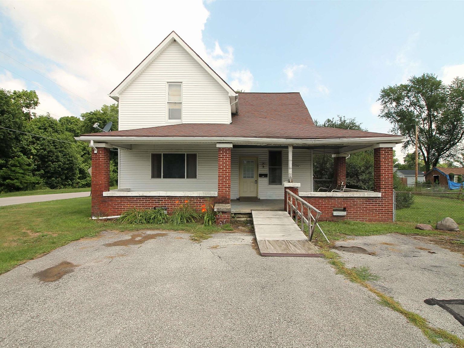 210 W 8th St, Jonesboro, IN 46938 Zillow