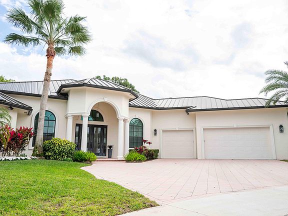 2nd image of 2030 Park Court