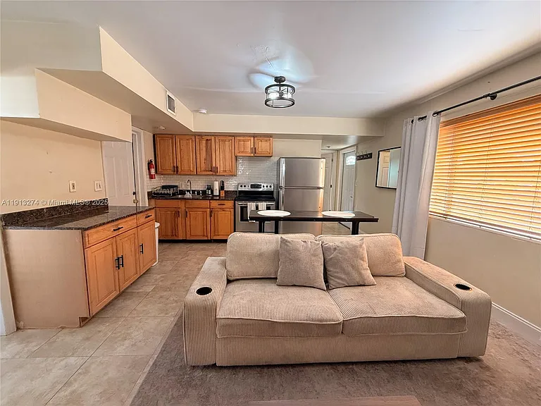 2435 Wilson St — Photo 9