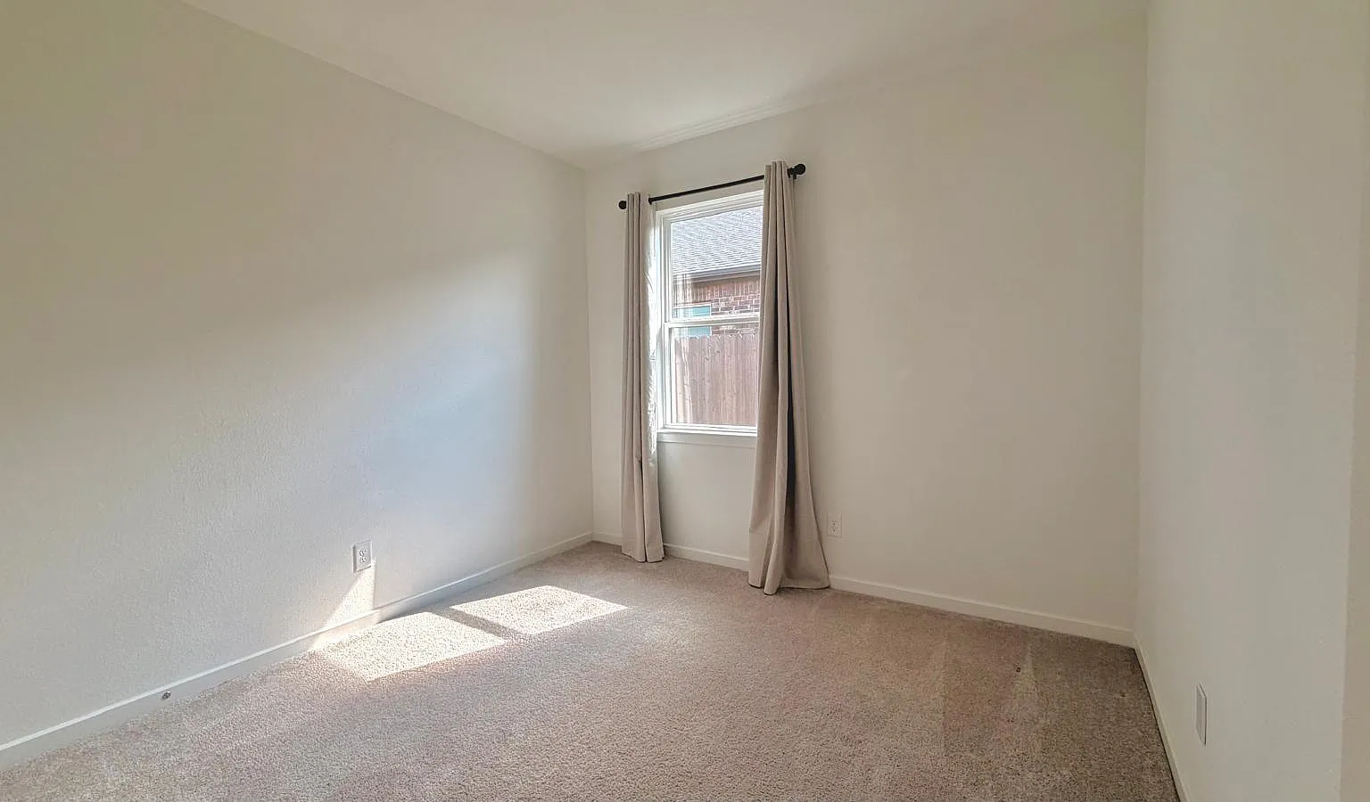 4 bed, 2.0 bath, 1773 sqft, $2,900 — Photo 4