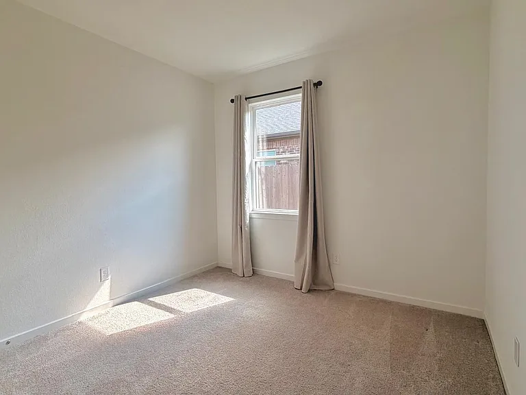 1222 Sugar Dr — Photo 4