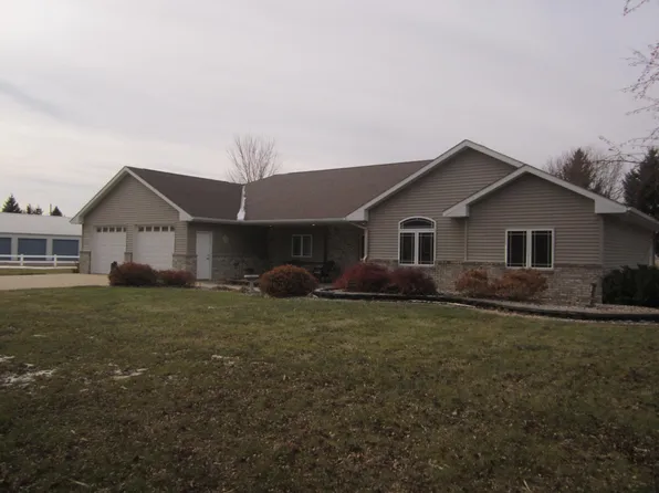 325 13th St, Clarkfield, MN 56223