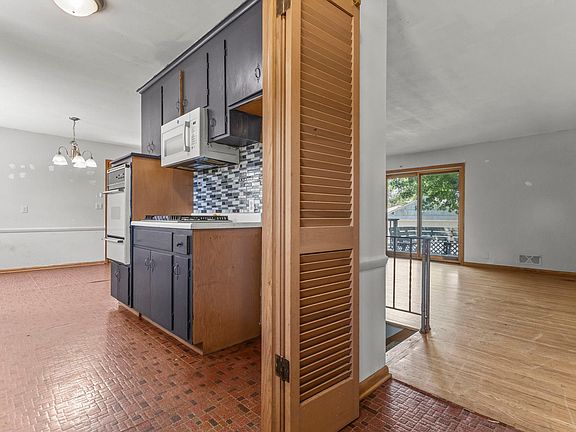 5th image of 4809 Winnetka Ave N