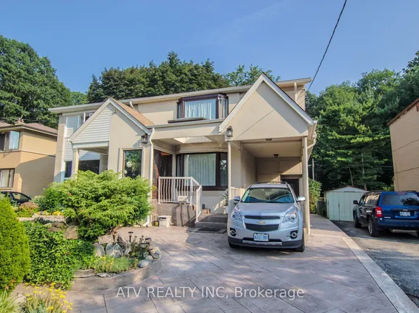 235 Saint Marks Rd, Toronto, ON M6S 2J1