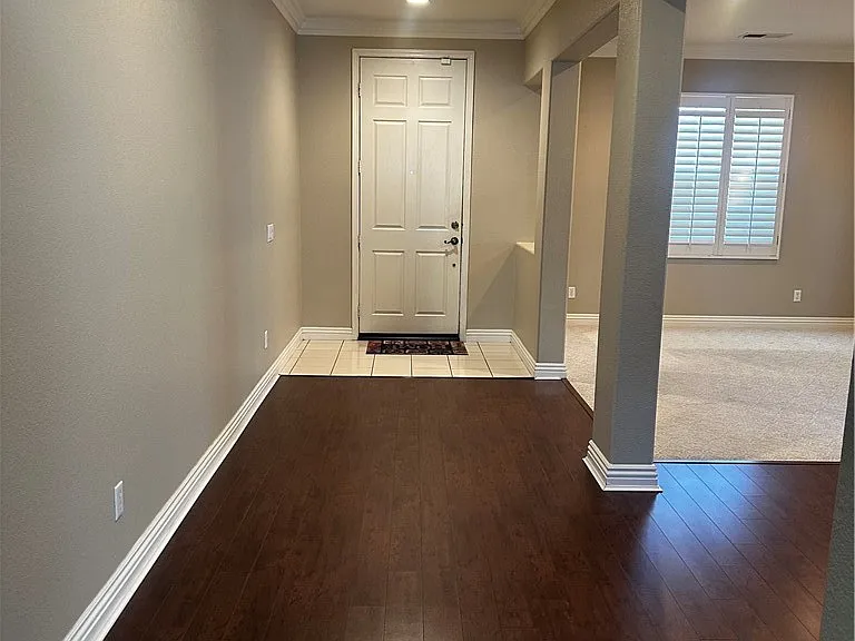 5762 Newcomb Ct — Photo 2