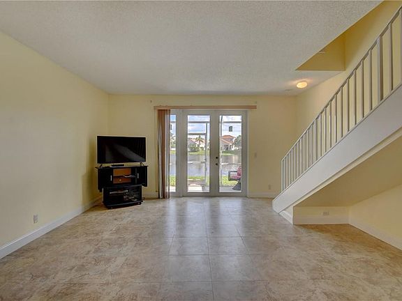 5th image of 1381 Sorrento Drive #1381