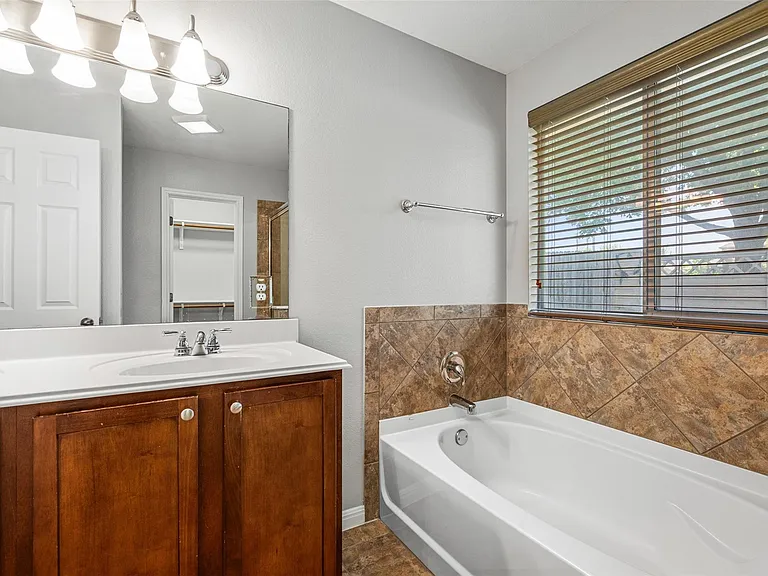 2505 Rusk Ct — Photo 23
