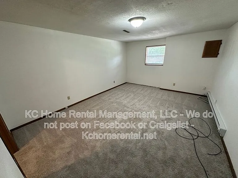 735 NE Barnes Dr #B — Photo 25