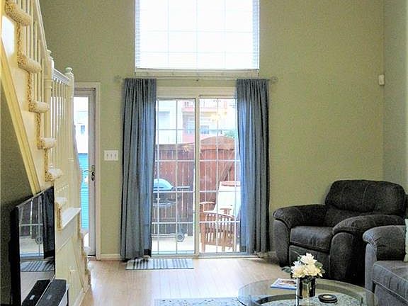 3rd image of 604 Willow Green Ct