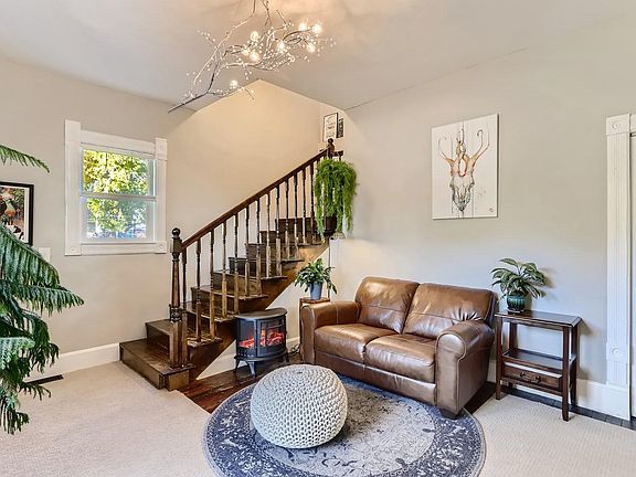 Foyer/entry room/living room