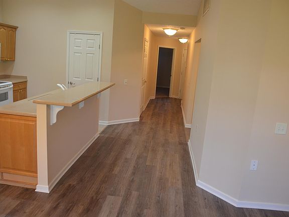 3rd image of 395 Devon Chase Hl Unit 103