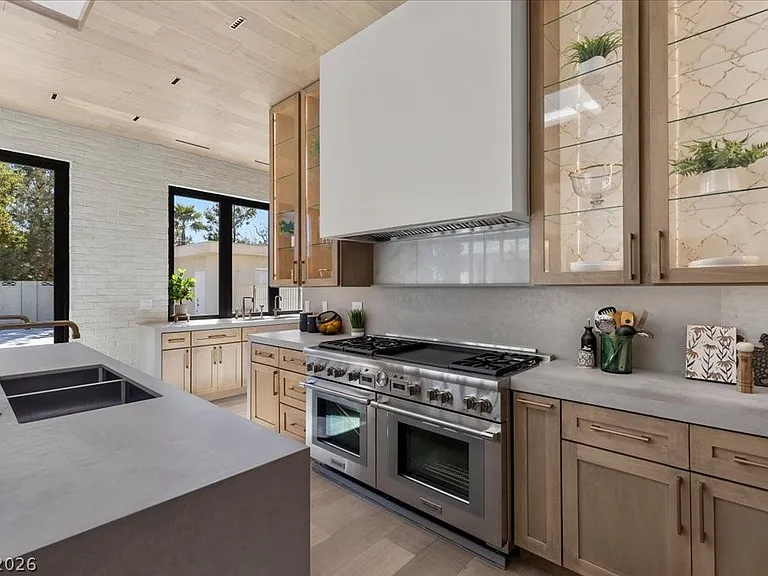 2401 Driftwood Dr — Photo 31