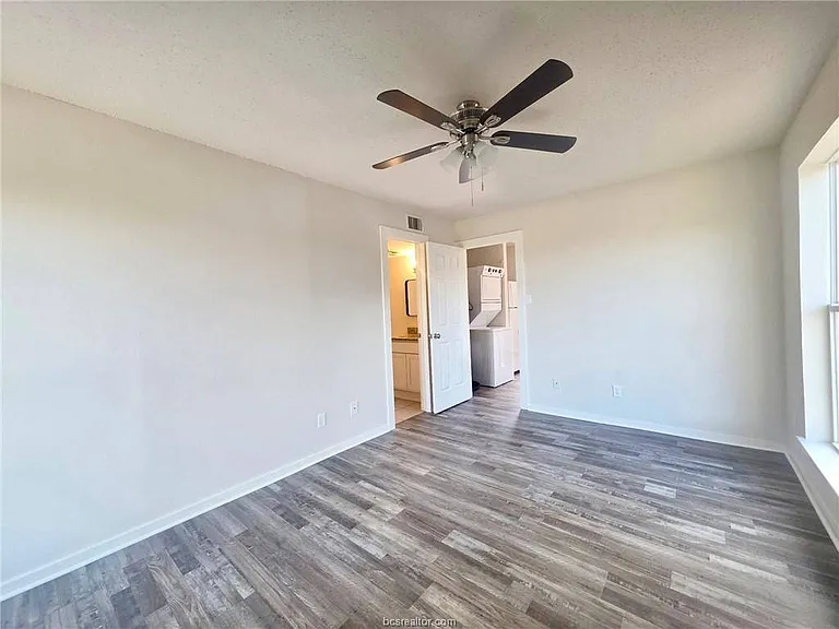 1020 Autumn Cir #C — Photo 8