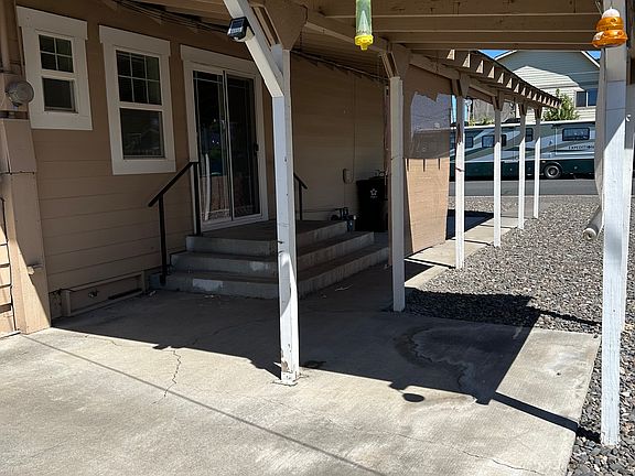 3rd image of 598 NW 7th St