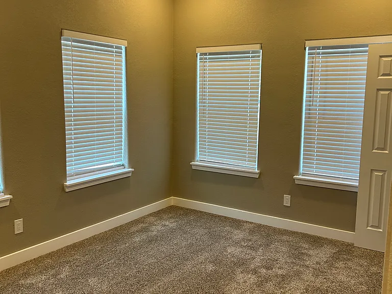 10711 Cromwell Dr — Photo 9