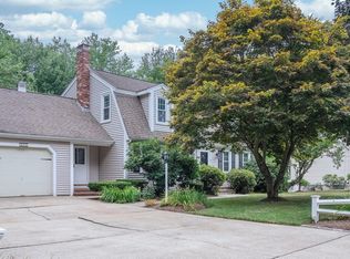 4 Hitching Post Dr, Walpole, MA 02081