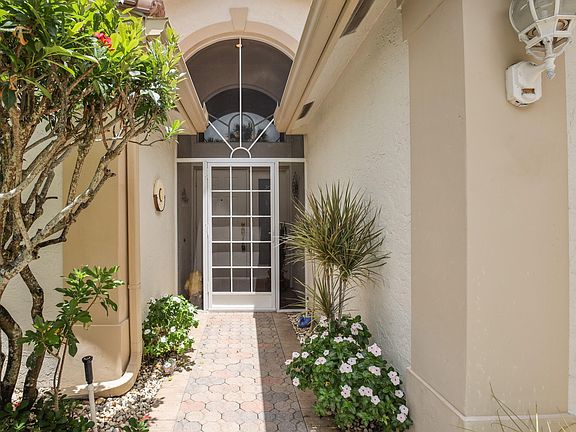 3rd image of 6519 Lucaya Avenue