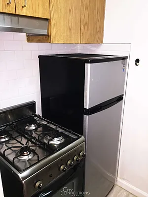 Rented by City Connections Realty | media 16