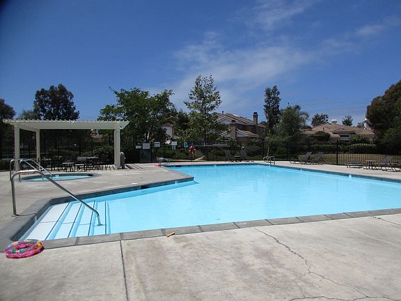 2nd image of 39 Arroyo Vista Dr
