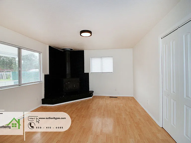 1824 Heller Ln — Photo 8