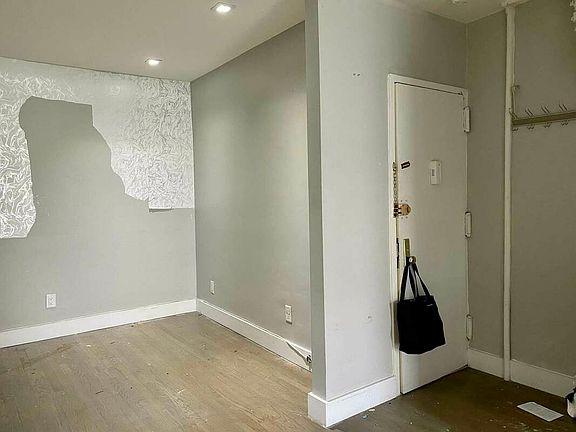4th image of 233 E 111th St #6A