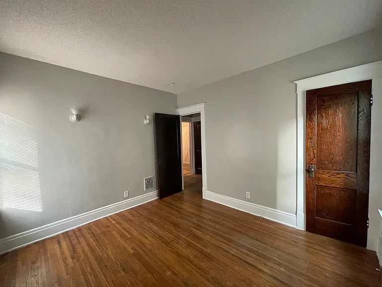 560 Linden Ave #1 — Photo 16
