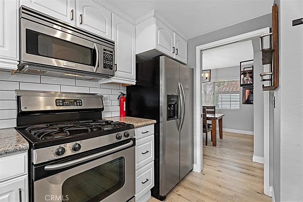 2 bed, 862 sqft, $3,100 — Photo 1