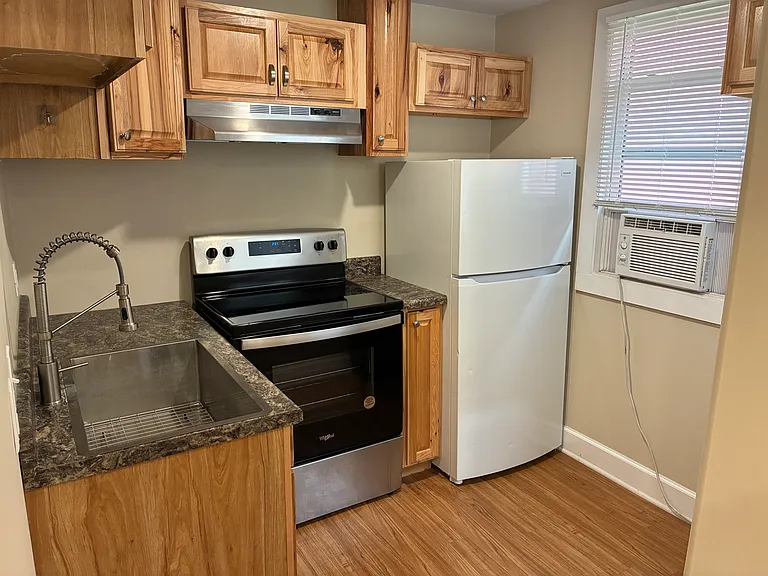 429 E Madison St #C — Photo 7