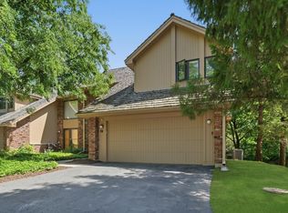 56 Oak Creek Ct, Burr Ridge, IL 60527